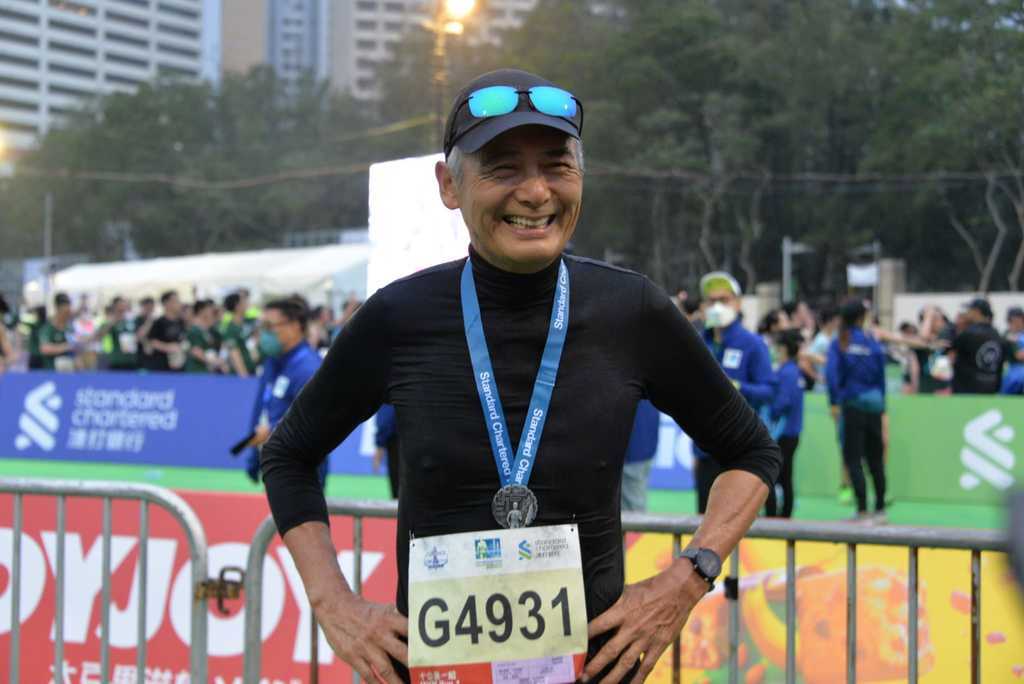 精神矍铄！67岁周润发参加马拉松10公里赛，1小时3分58秒完赛