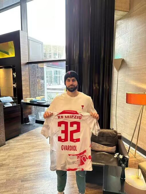 土媒：格瓦迪奥尔向土耳其地震灾民捐赠球衣