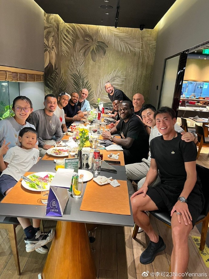 三十而立！李可晒照与朋友聚餐：谢谢大家的生日祝福