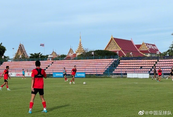 U17国足6月3日晚抵达曼谷，4日上午进行了抵达泰国后的首堂训练课