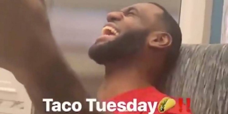 詹姆斯：TacoTuesday是我最喜欢的东西之一它让每个人聚在一起