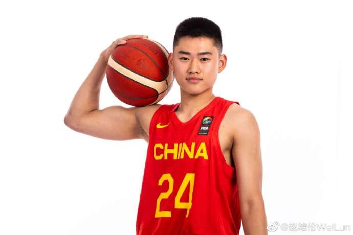 明晨战法国！U19男篮球员赵维伦晒定妆照：全力以赴