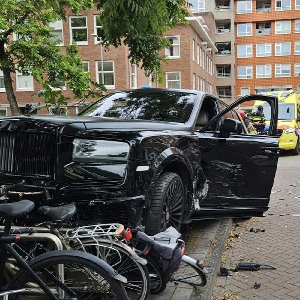 屋漏偏逢连夜雨！荷媒：齐耶赫价值36万镑豪车在阿姆斯特丹撞车