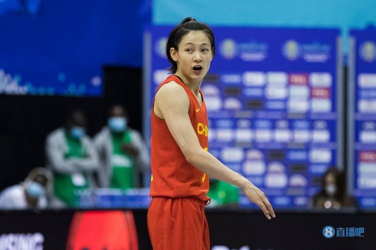 杨力维：旗手不是代表我自己而是一种对中国女篮的认可！