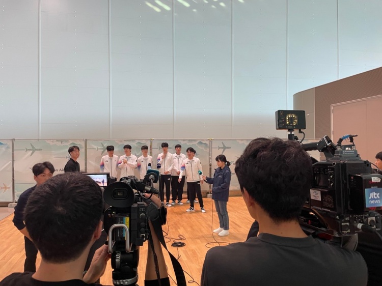 韩媒更新英雄联盟项目韩国代表队拍摄花絮