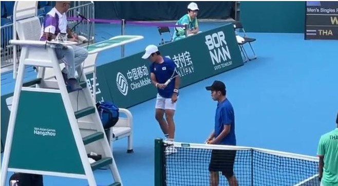 韩国网球一哥爆冷不敌世界第636位选手赛后拒绝握手+怒砸球拍