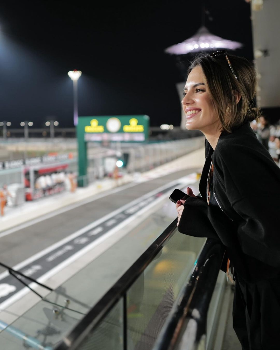 美美哒！瓜迪奥拉女儿现场观看F1收官战