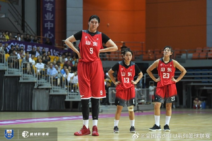 张子宇荣膺U17女子最佳得分手&最有价值球员&最佳防守球员