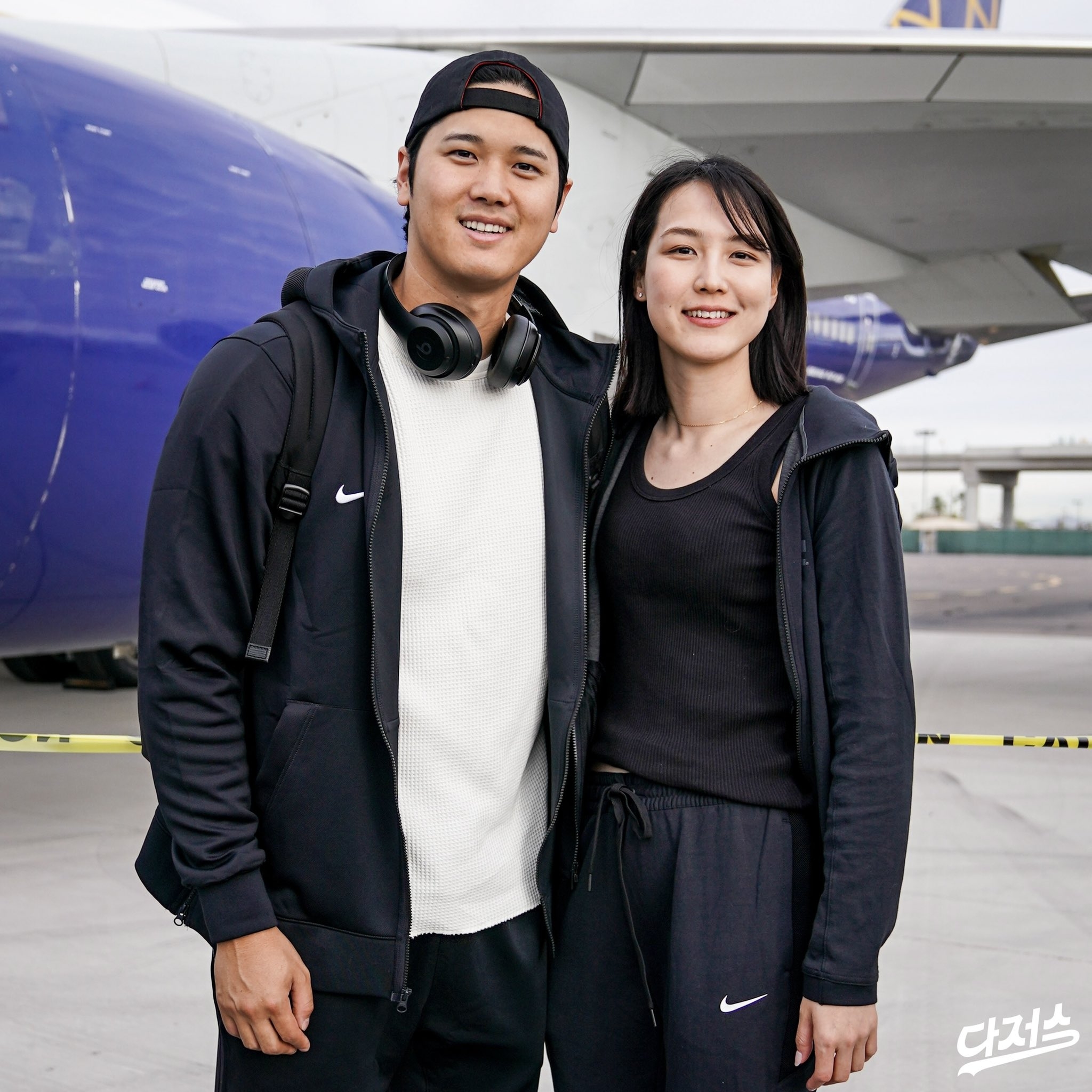 大谷翔平首晒与新婚妻子合影，身高1米8的27岁前女篮运动员