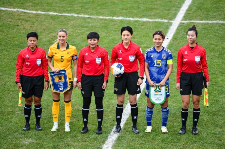 官方：董方雨担任U20女足亚洲杯决赛主裁，谢丽君任第一助理