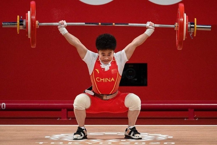 举重世界杯女子49kg：侯志慧抓举破世界纪录夺金，总成绩第2
