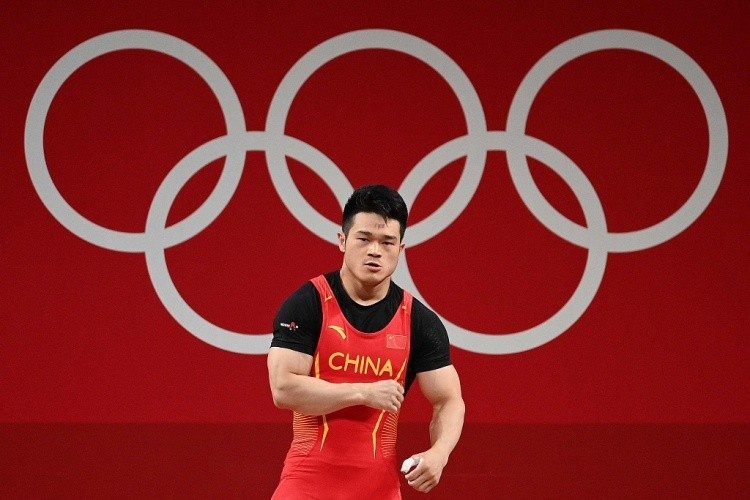 举重世界杯男子73kg决赛：石智勇收获抓举金牌，总成绩银牌