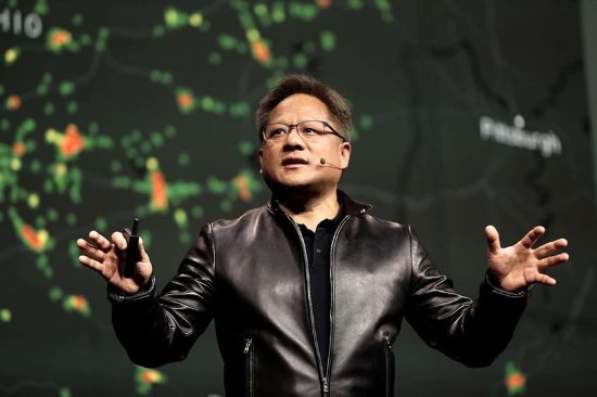 英伟达CEO黄仁勋称AI不会完全取代人类工作：人类最聪明！