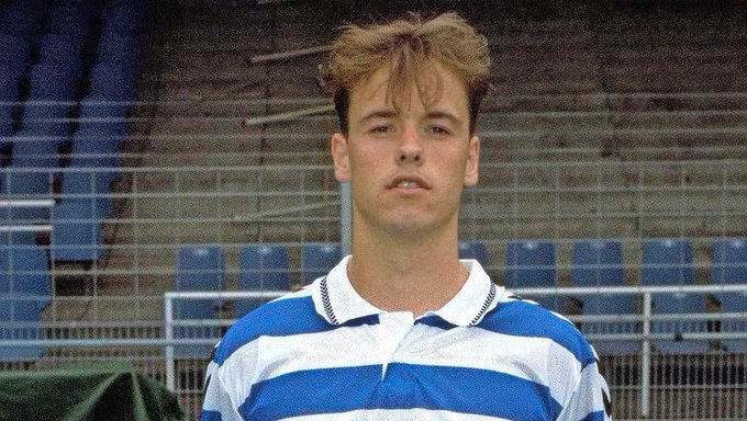 那时候他的发型还很飘逸！年轻的滕哈赫，生涯仅在荷兰联赛效力