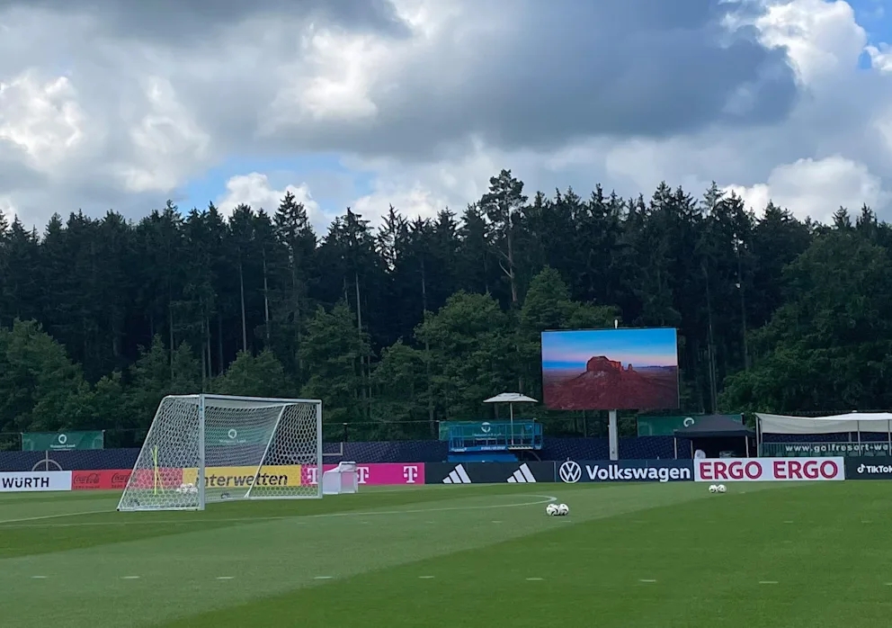 图片报：纳帅从莱比锡租用大屏幕用于训练，英格兰队之后也将使用