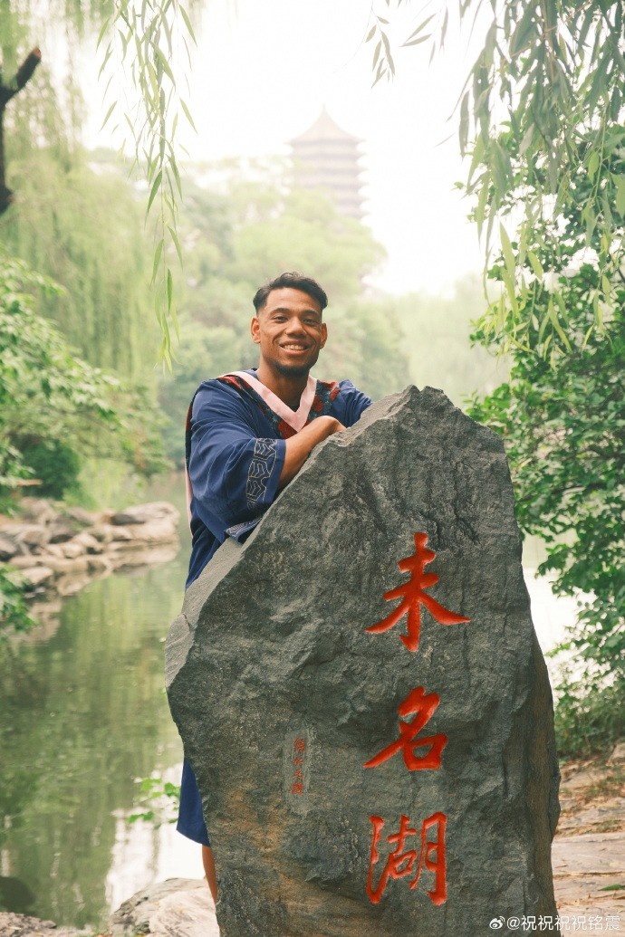 回到北大！祝铭震晒照：给自己毕了个业