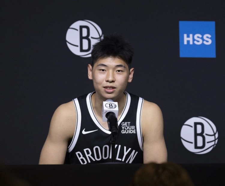 连续2场被雪藏，崔永熙还有机会留在NBA吗