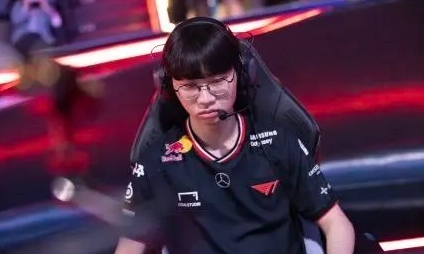 Doran：整体来看我们比赛中存在很多不足以前对设置特别敏感所以用尺子调设备