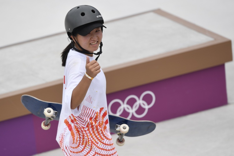 杭州亚运会中国滑板队向奖牌发起冲击！