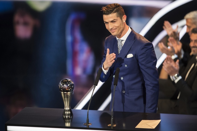 遗憾!C罗首次无缘FIFA年度最佳球员候选名单,此前连续6届入选