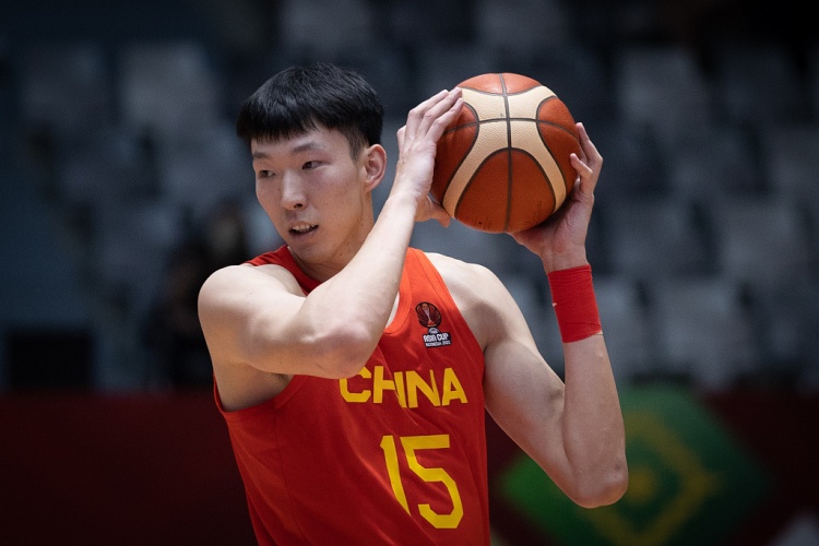 中国男篮17人集训名单：周琦领衔 周鹏、阿不都沙拉木在列