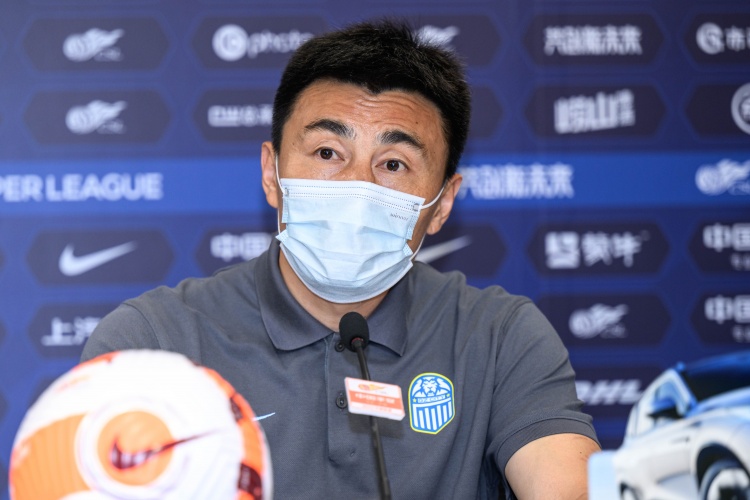 李玮锋三年内分别率天津天海、广州城保级，但球队均退出中国足坛