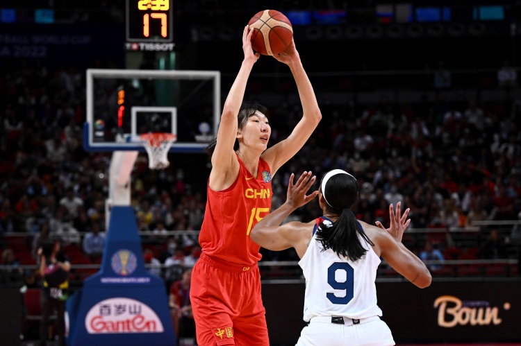 中国女篮世界杯对阵美国战绩是0胜7负 最少的一场输对手10分
