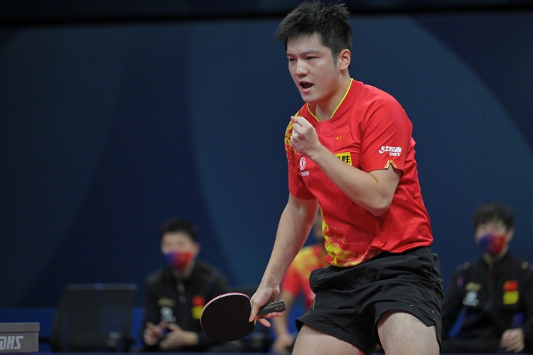 乒乓球男子双打14决赛樊振东王楚钦30轻取对手晋级四强