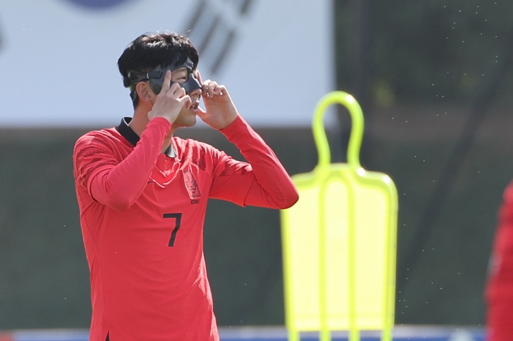 韩国足协：孙兴慜佩戴面罩已得到FIFA许可 但面罩上不能有号码