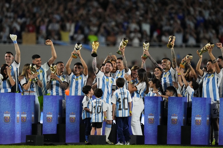 足球报：阿根廷中国行像粉丝见面会，或对国内市场起负面作用