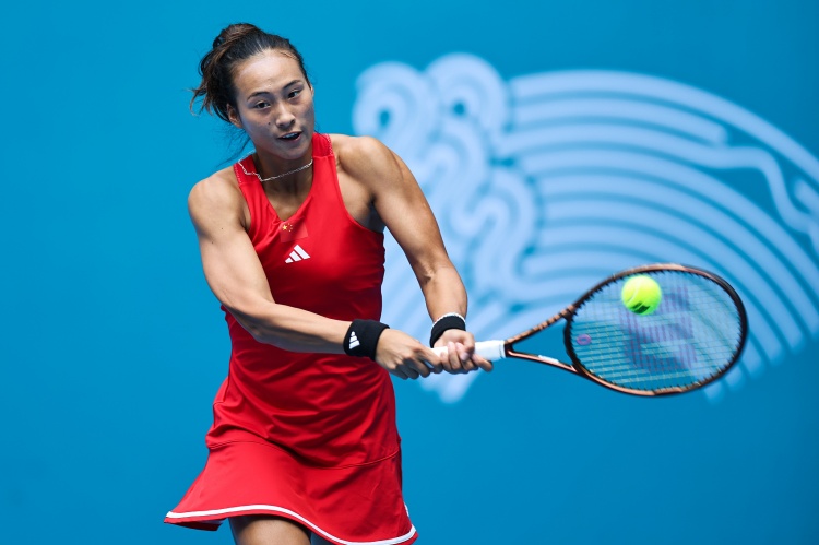 郑钦文耗时3小时11分钟21击败埃亚拉，首进亚运会网球女单决赛