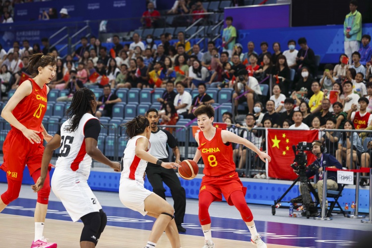 麦穗丰：中国女篮还没到最佳的比赛感觉李月汝脚步轻盈了许多