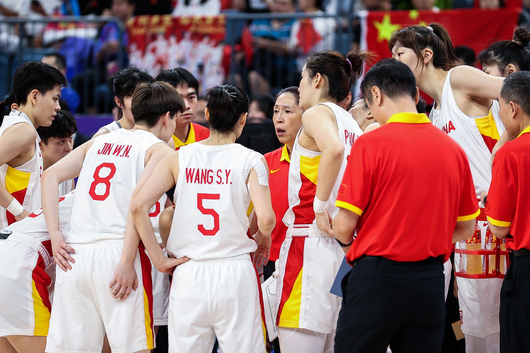 这怎么赢啊！中国女篮全员状态不佳&出现22个失误法国仅12个