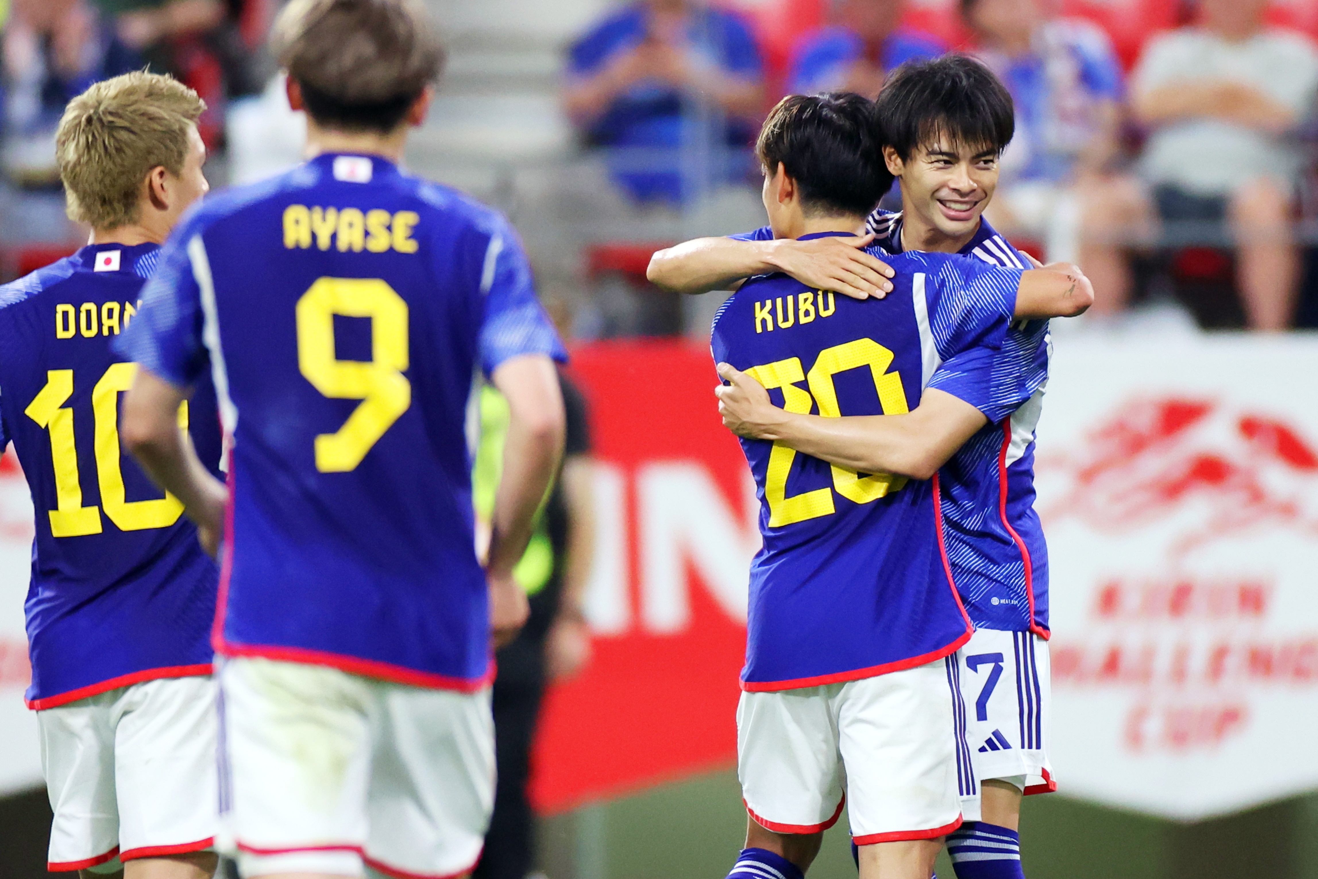记者评日本队亚洲杯出局：活该，下半场踢的什么玩意啊