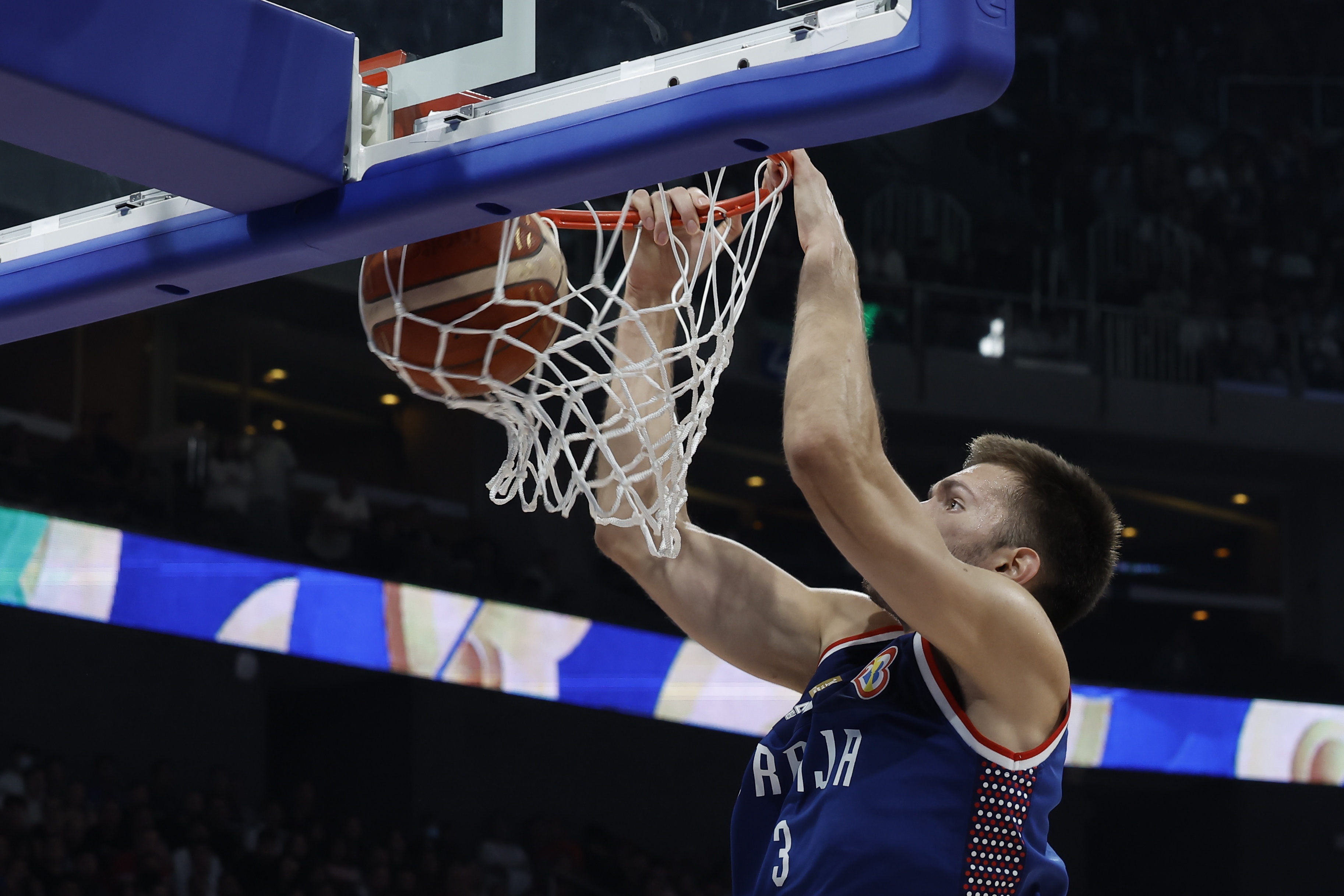 Woj：国王将裁掉彼得鲁舍夫后者预计将离开NBA