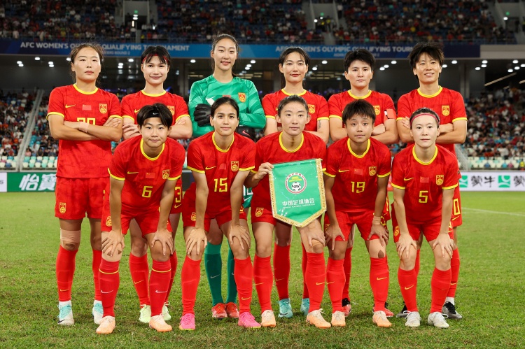 记者：女足与美国的比赛即视感像中韩之战，球员们还是要多走出去