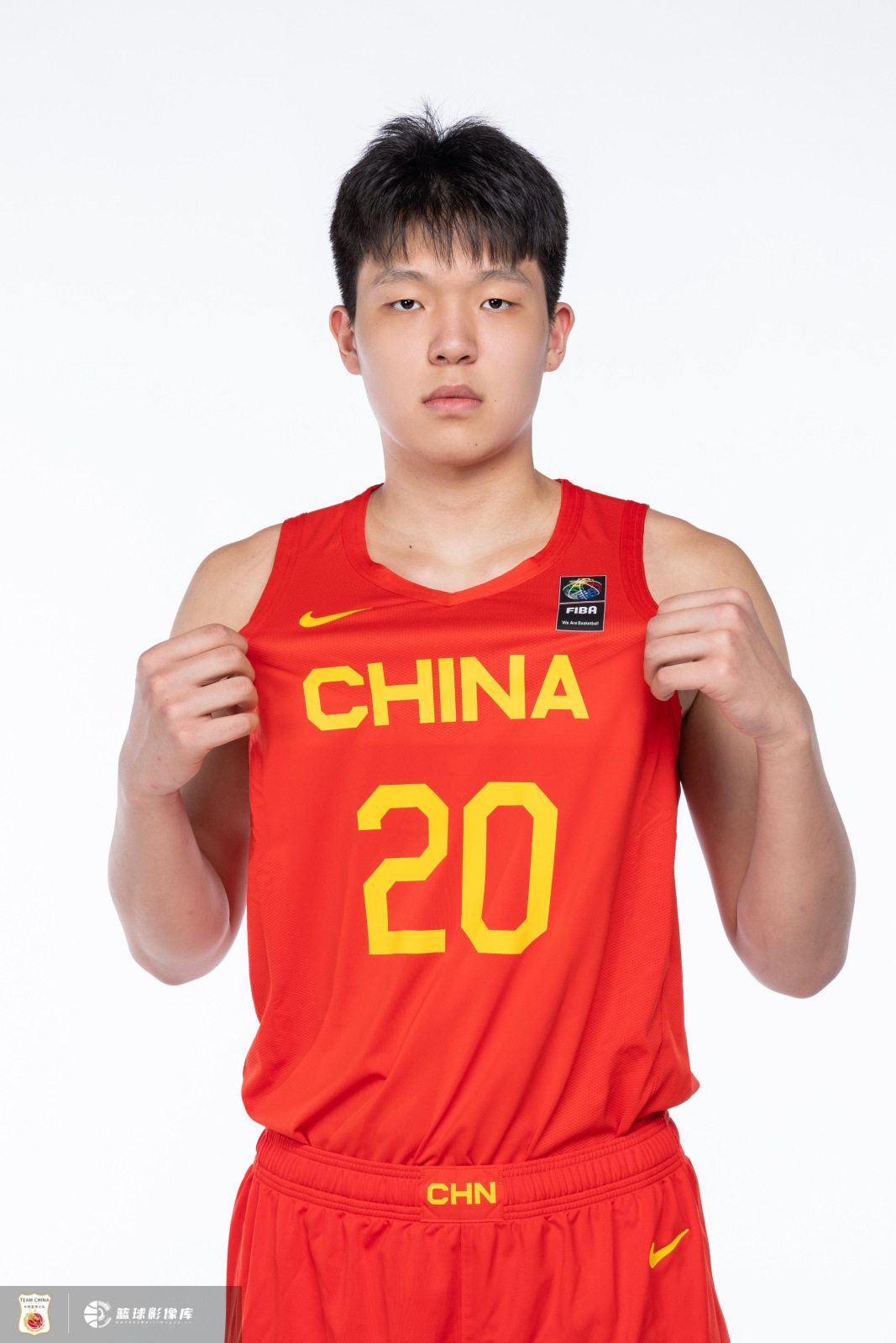 新京报：中国男篮亚预赛开门见喜18岁杨瀚森不满首秀表现