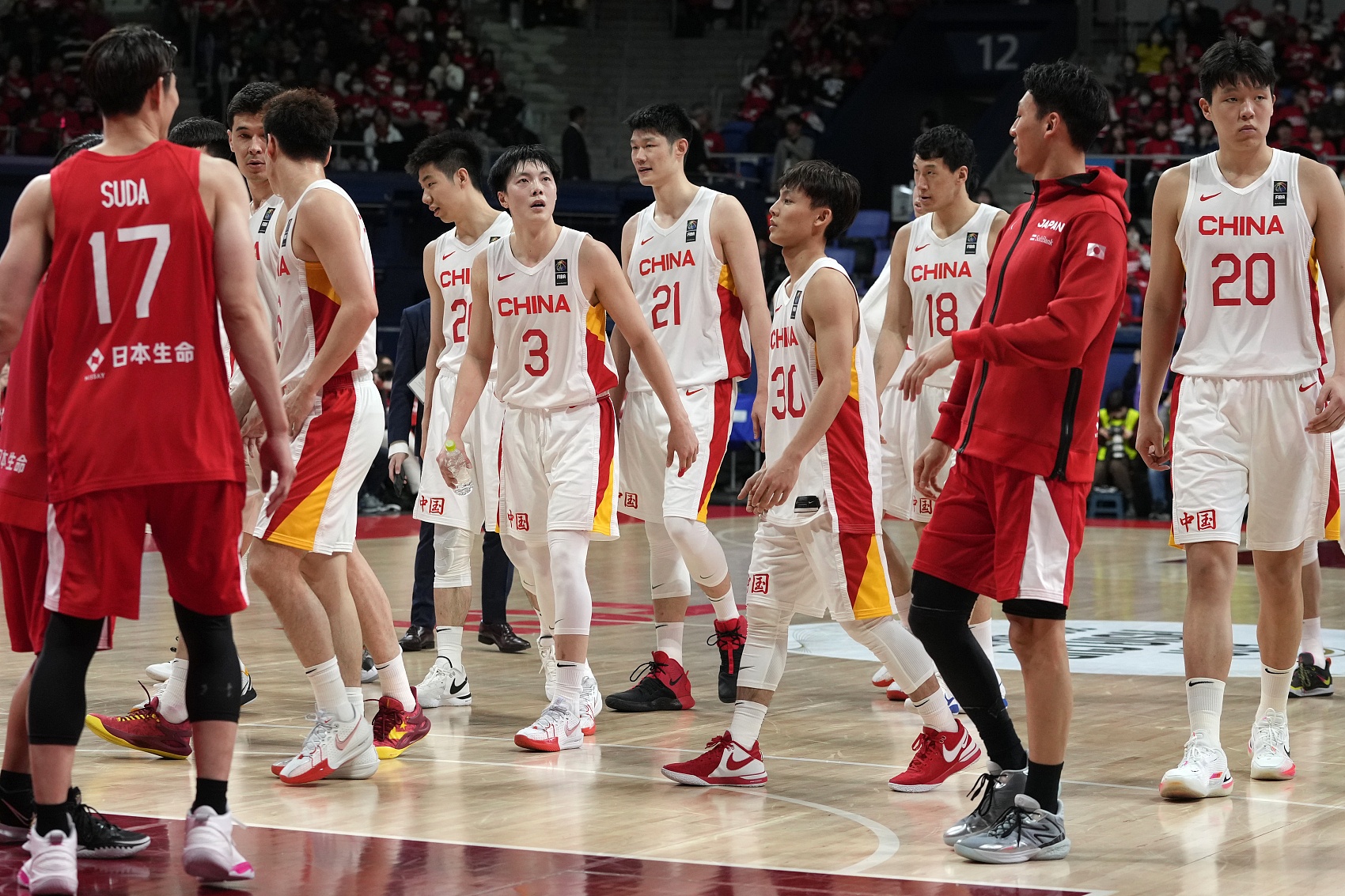 新京报：输给日本看到差距中国男篮如何才能“把失去的拿回来”